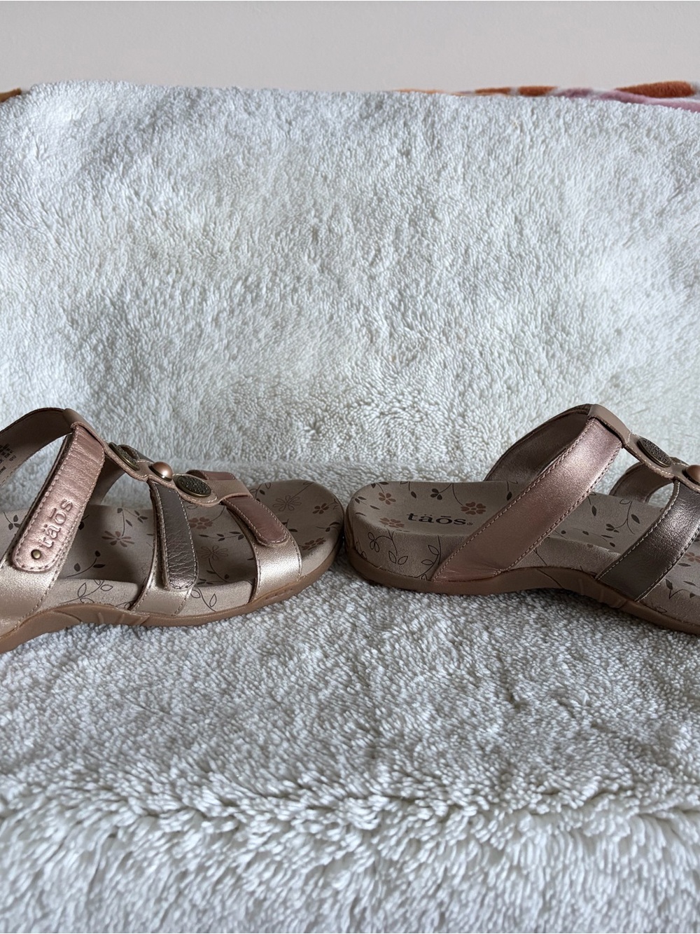Taos Footwear Metallic Rose and Bronze Triple-Strap Slide Sandals - Picture 3 of 6